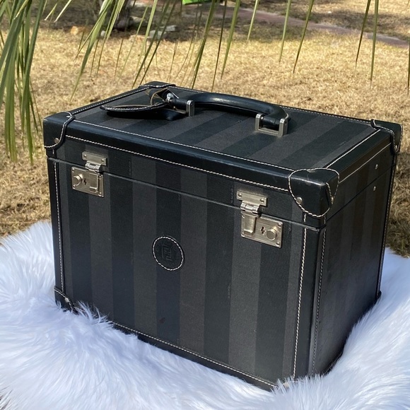 Fendi Train Case, RARE Vintage🧳Travel🧳Italy🇮🇹 - Picture 1 of 16
